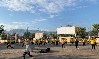 Jumat-Sehat,-Personel-Polres-Lembata-Perkuat-Kebugaran-dan-Kekompakan-Lewat-Senam-Bersama.