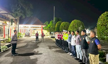Kapolres-Lembata-Pimpin-Patroli-Dialogis,-Pastikan-Nobar-Piala-Dunia-Berlangsung-Aman-dan-Kondusif.