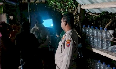 Hadir-di-Tengah-Masyarakat,-Personel-Polsek-Nagawutung-Laksanakan-Pengamanan-Nobar-Piala-Dunia-2026.