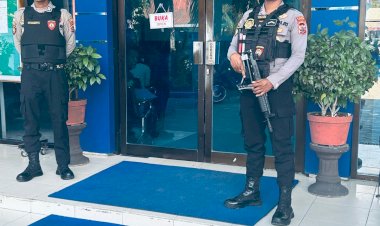 Jaga-Keamanan-Objek-Vital,-Personel-Satuan-Samapta-Polres-Lembata-Berikan-Pengamanan-dan-Pelayanan-Terbaik-kepada-Masyarakat.