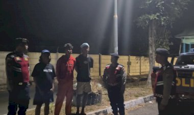Pastikan-Situasi-Kamtibmas-Tetap-Aman,-Kasat-Samapta-Polres-Lembata-Pimpin-Patroli-dan-Pemantauan-Aktivitas-Masyarakat-di-Malam-Hari.