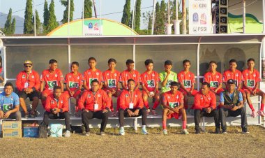 Dua-Polisi-Berprestasi-Antar-Tim-Persebata-U-17-Berlaga-di-Soeratin-Cup-Kabupaten-Sikka,-Wujud-Nyata-Dukungan-Polri-bagi-Generasi-Muda.