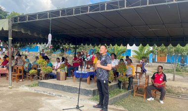 Kapolres-Lembata-Berikan-Sambutan-dalam-Turnamen-Futsal-Antar-SD,-Semarakkan-HUT-ke-81-Kemerdekaan-RI.