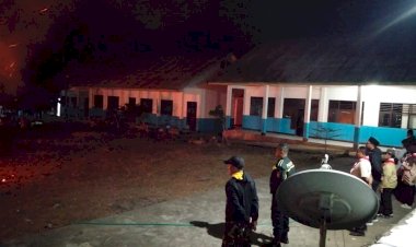 Bhabinkamtibmas-dan-Babinsa-Amankan-Malam-Api-Unggun-Siswa-SMA-1-Balauring.