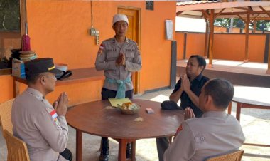Tingkatkan-Iman-dan-Ketakwaan,-Personel-Polres-Lembata-Ikuti-Bimbingan-Rohani-di-Masjid,-Pura-dan-Gereja.