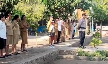 Polri-Hadir-untuk-Anak-Bangsa,-Kasat-Binmas-Polres-Lembata-Tanamkan-Nilai-Kebinekaan-dan-Pancasila.
