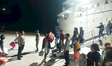 Pastikan-Keamanan-Penumpang,-Pos-Pam-KPPP-Laut/Udara-Lewoleba-Laksanakan-Pengamanan-Kedatangan-dan-Keberangkatan-KM-Sirimau.