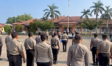 Wakapolres-Lembata-Pimpin-Apel-Jam-Pimpinan,-Tekankan-Pelaksanaan-Tugas-yang-Humanis-dan-Dekat-dengan-Masyarakat.