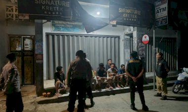 Respons-Cepat-Pengaduan-Call-Center-110,-Patroli-Gabungan-Siaga-Reserse-dan-Lantas-Polres-Lembata-Sambangi-Lokasi-Anak-Muda-yang-Nongkrong-pada-Malam-Hari.