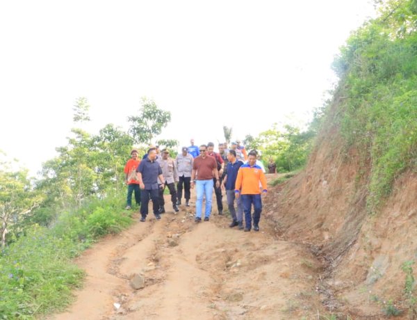 Wakapolda NTT Kunjungi SMPN 48 Sa Ate Gaikiu, Salurkan Bantuan bagi Sekolah Terdampak Bencana