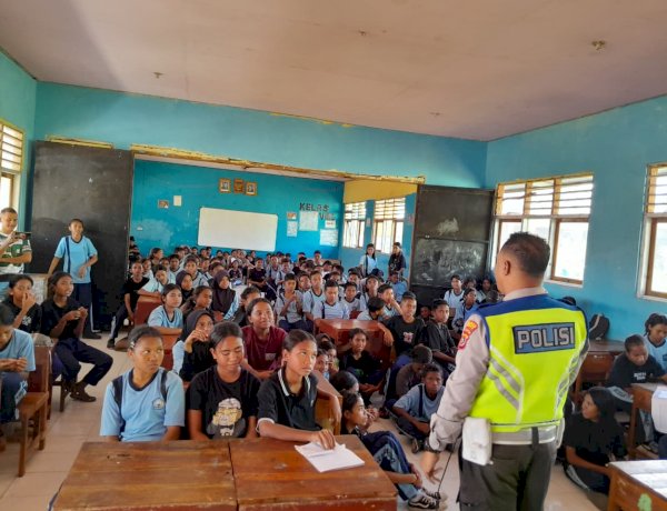 SAT LANTAS POLRES LEMBATA LAKSANAKAN KEGIATAN POLICE GOES TO SCHOOL DI SMP NEGERI 2 NUBATUKAN