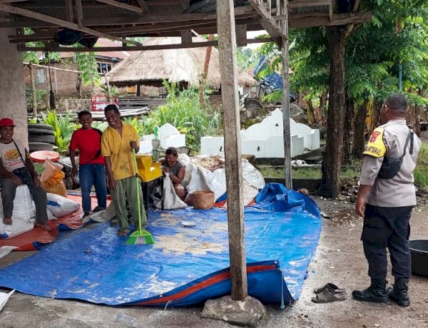 BHABINKAMTIBMAS DESA ROHO SAMBANG WARGA DAN SAMPAIKAN PESAN-PESAN KAMTIBMAS SERTA PENCEGAHAN KARHUTLA.