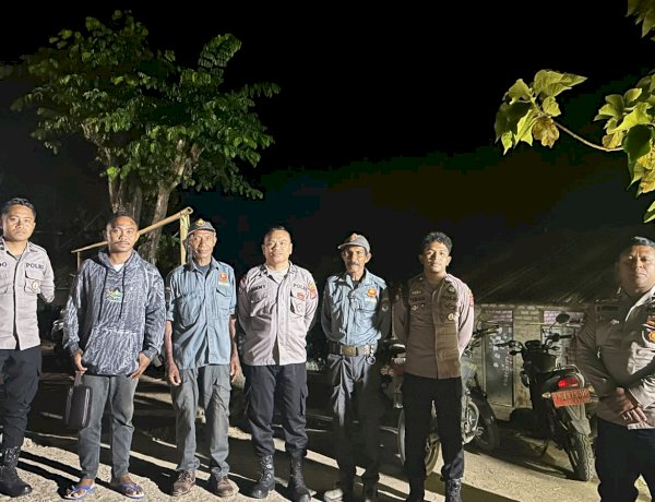 Kapospol Wulandoni Bersama Anggota dan Linmas Amankan Pesta Pernikahan di Dusun Bamut, Wujudkan Rasa Aman bagi Masyarakat.