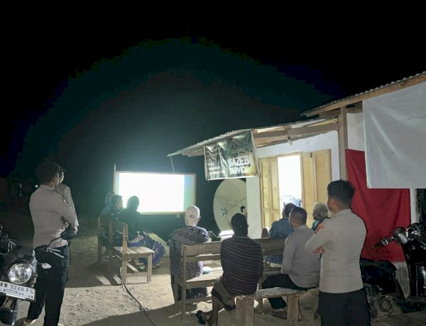 Nobar Final Piala Dunia 2026, Personel Pospol Wulandoni Hadir di Tengah Masyarakat.
