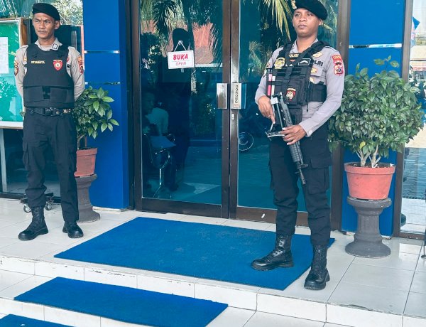 Jaga Keamanan Objek Vital, Personel Satuan Samapta Polres Lembata Berikan Pengamanan dan Pelayanan Terbaik kepada Masyarakat.