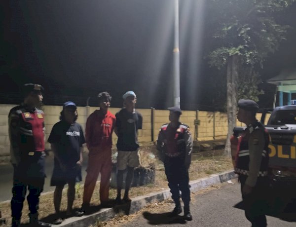 Pastikan Situasi Kamtibmas Tetap Aman, Kasat Samapta Polres Lembata Pimpin Patroli dan Pemantauan Aktivitas Masyarakat di Malam Hari.