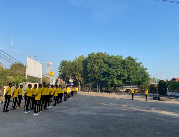 TINGKATKAN KEBUGARAN DAN KESEHATAN JASMANI, ANGGOTA POLRES LEMBATA LAKSANAKAN APEL PAGI DAN OLAHRAGA BERSAMA.
