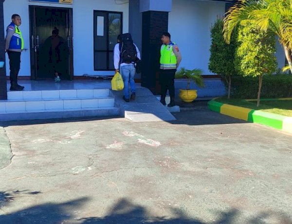 KPPP Udara Lewoleba Amankan Kedatangan dan Keberangkatan Pesawat Wings Air, Wujudkan Pelayanan Prima di Bandara Wunopito.