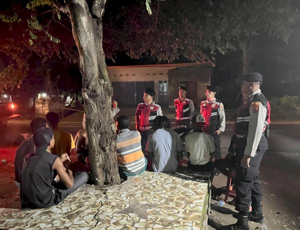 Patroli Perintis Presisi Sat Samapta Polres Lembata Hadir di Tengah Masyarakat, Ciptakan Rasa Aman pada Malam Hari.
