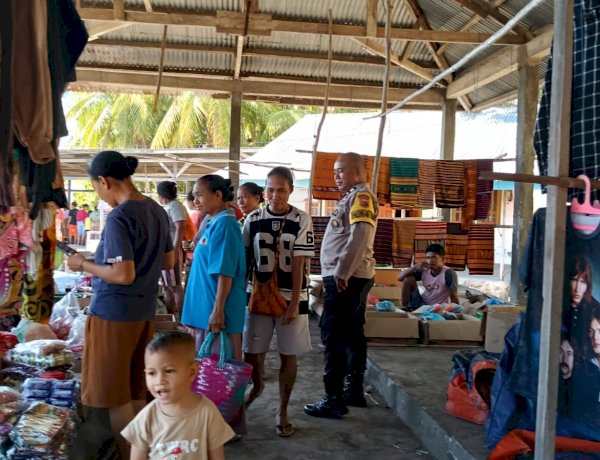 Bhabinkamtibmas Desa Lamaau Intensifkan Patroli dan Sambang di Pasar Lamatokan, Ajak Warga Wujudkan Kamtibmas yang Aman dan Kondusif.