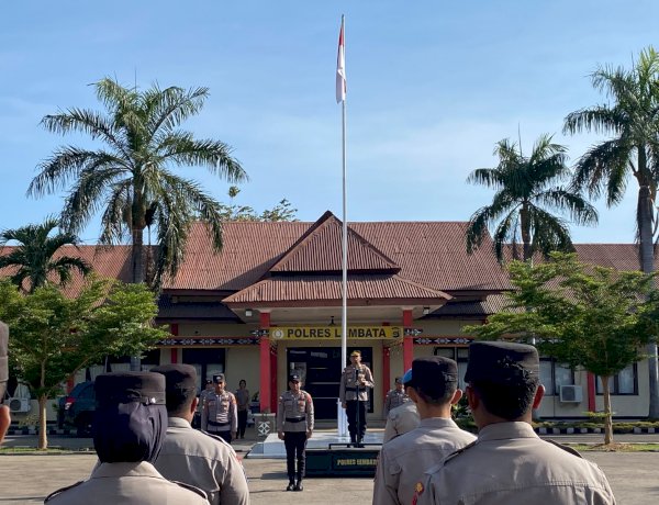 KAPOLRES LEMBATA PIMPIN LANGSUNG APEL JAM PIMPINAN, TEKANKAN DISIPLIN DAN TANGGUNG JAWAB PERSONEL.