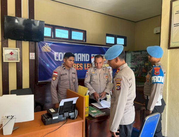 Kasi Propam Polres Lembata Sidak Piket SPKT dan Layanan 110, Pastikan Pelayanan Masyarakat Berjalan Prima.