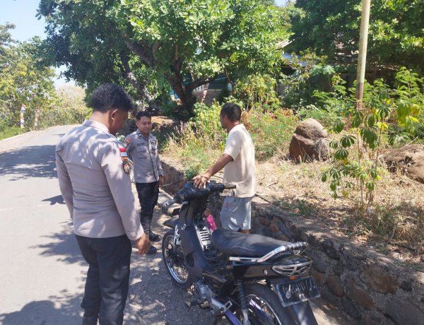 Polsubsektor Wulandoni Sambangi Warga Lamalera B, Ajak Bersama Jaga Kamtibmas.