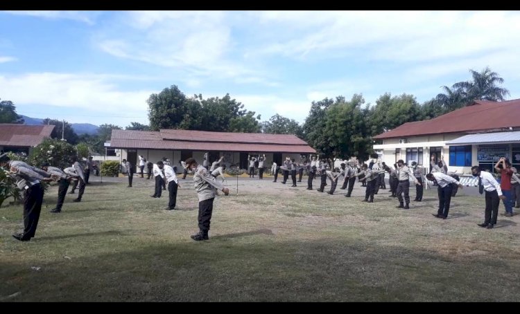 Polres Lembata Tangkal Penyebaran Virus Corona, Rutin Senam AWS3.