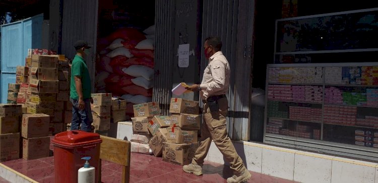 Satreskrim Polres Lembata Lakukan Pemantauan Stok Dan Harga Barang Terkait Pandemi Covid-19