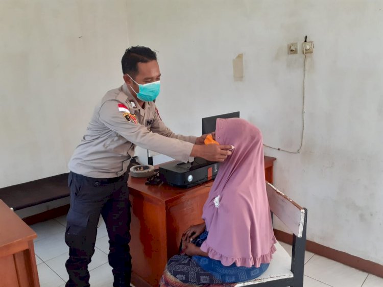 Cegah Covid-19,Kanit SPKT III Bripka Muhamad Zulfan Berbagi Masker Gratis