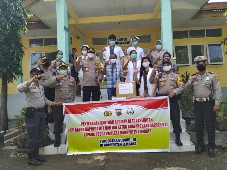 Kapolres Lembata Bagikan Alat Kesehatan Untuk RSUD Lewoleba