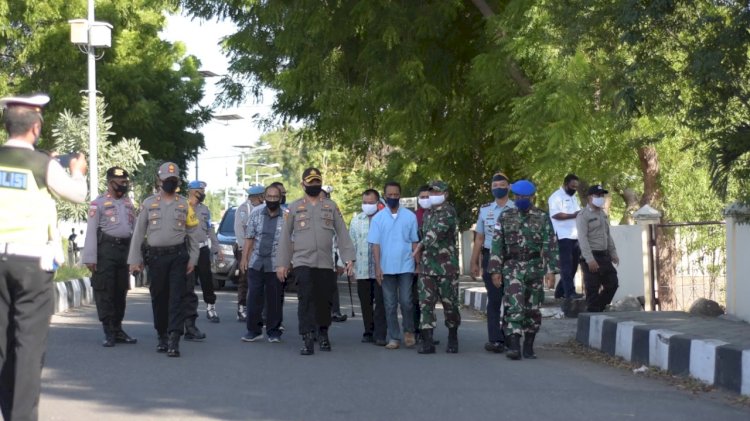 Kapolres Lembata Dan Wakapolres Disambut secara Tradisi Adat lembata oleh Seluruh Personil Lembata Dan Jajaran Forkopimda Di Wilayah Hukum Polres Lembata.