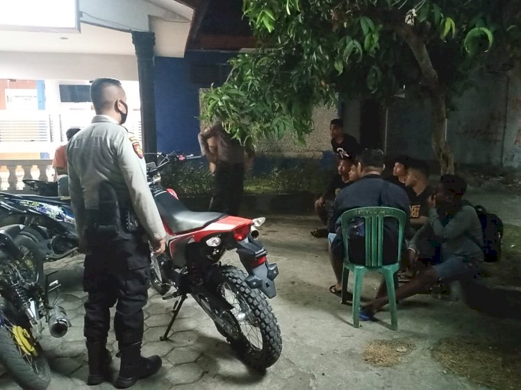 Tekan Penyebaran Virus Covid-19 Sat Sabhara Yang Dipimpin Oleh Bripka Yan S. T. Borel Rutin Lakukan Patroli.