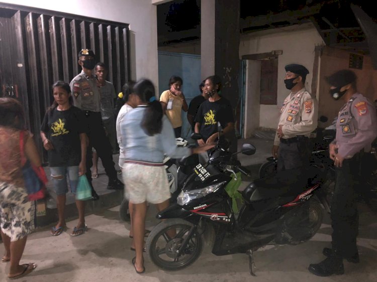 Menjelang Hari Bhayangkara ke-74., Bripka Heriansyah Pimpin Anggota Sat Sabhara Polres Lembata Lakukan Patroli Dialogis Covid-19