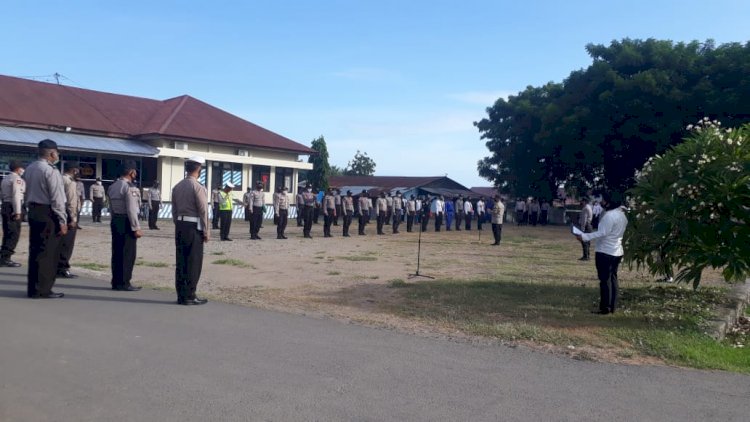 Dalam Rangka Menyambut Hari Bhayangkara ke-74, Kapolres Lembata Minta Jajarannya Bagikan Beras Tahap II kepada Masyarakat