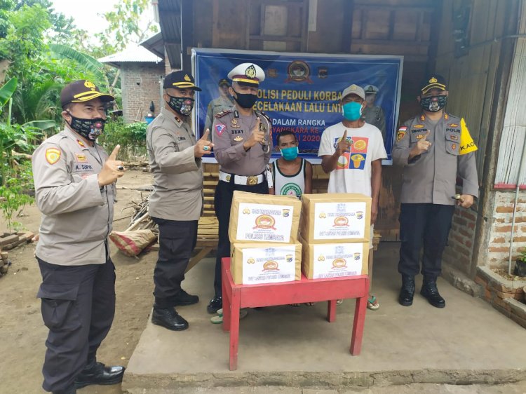 Menjelang Hari Bhayangkara Ke-74, Polres Lembata Melaksanakan Giat Bakti Sosial Kepada Korban Laka Lantas.