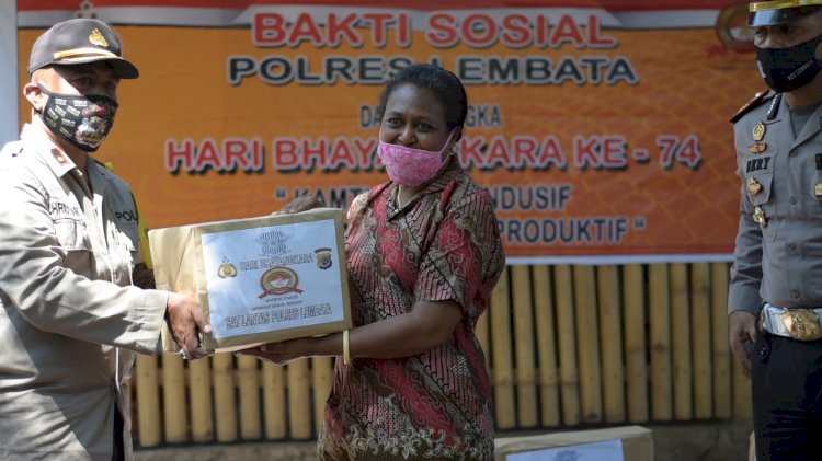 Jelang Hari Bhayangkara Ke-74, Polres Lembata Menyalurkan Sembako Ke Panti Asuhan.