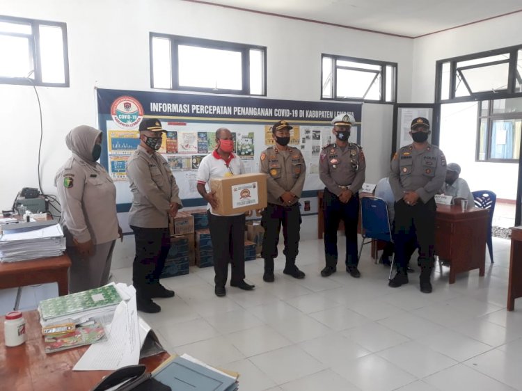 Dalam Rangka Menjelang Hari Bhayangkara Ke-74, Wakapolres Lembata Bagikan APD Untuk Gugus Tugas Penanggulangan Covid-19 Kab. Lembata.