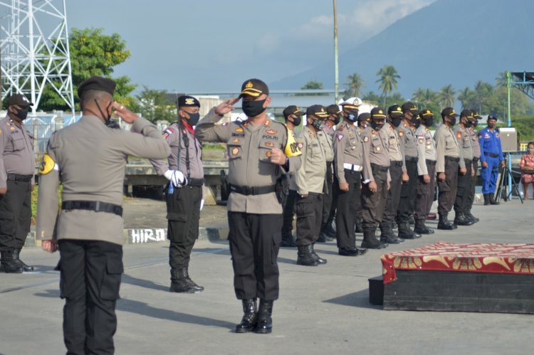 Peringati Hari Bhayangkara Ke-74, Polres Lembata Gelar Upacara Tabur Bunga Di Laut Lewoleba