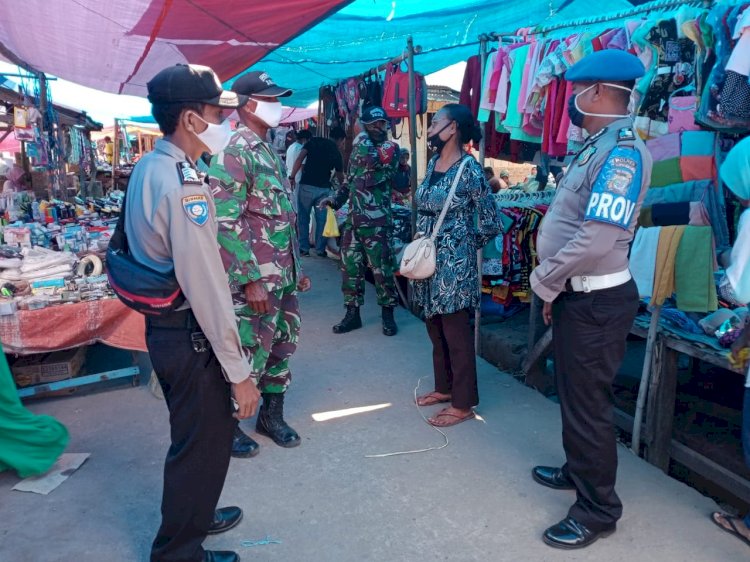 Era New Normal, Anggota TNI-POLRI Himbau Pengunjung Pasar Patuhi Protokol Kesehatan