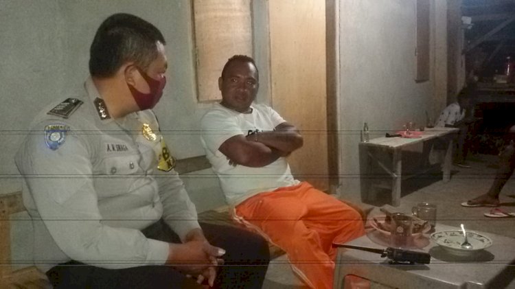 Bripka Andrian Sambang Kamtibmas, Sosialisasi Mengenai Adaptasi Kebiasaan Baru Ke Warga Desa Binaannya.