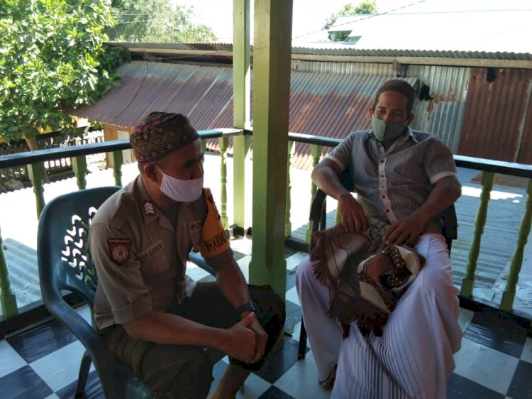 Bhabinkamtibmas Kelurahan Lewoleba Timur Brigpol Hasan Sabon Tingkatkan Sambang Guna Terus Mengedukasi Warganya.