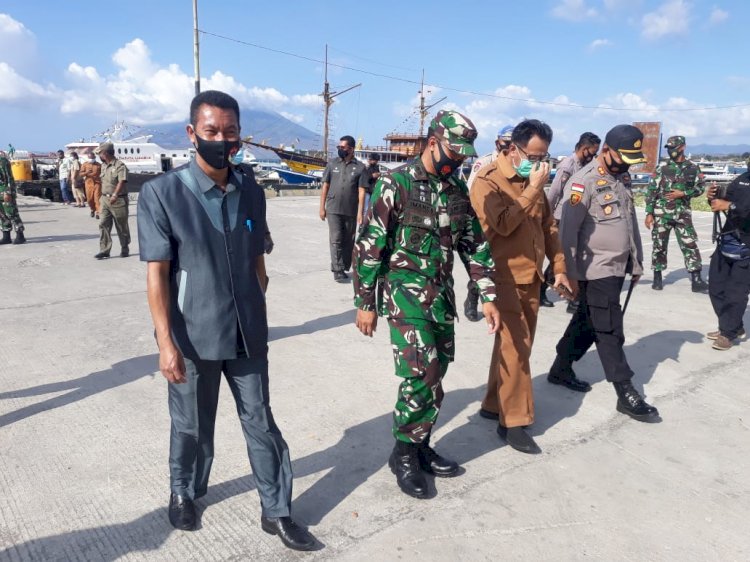 Pemantauan Pos Kesehatan Pelabuhan dan Sidak terhadap penumpang dan ABK Kapal di Pelabuhan Laut Lewoleba oleh Kapolres Lembata Bersama Forkopimda Kab. Lembata.   