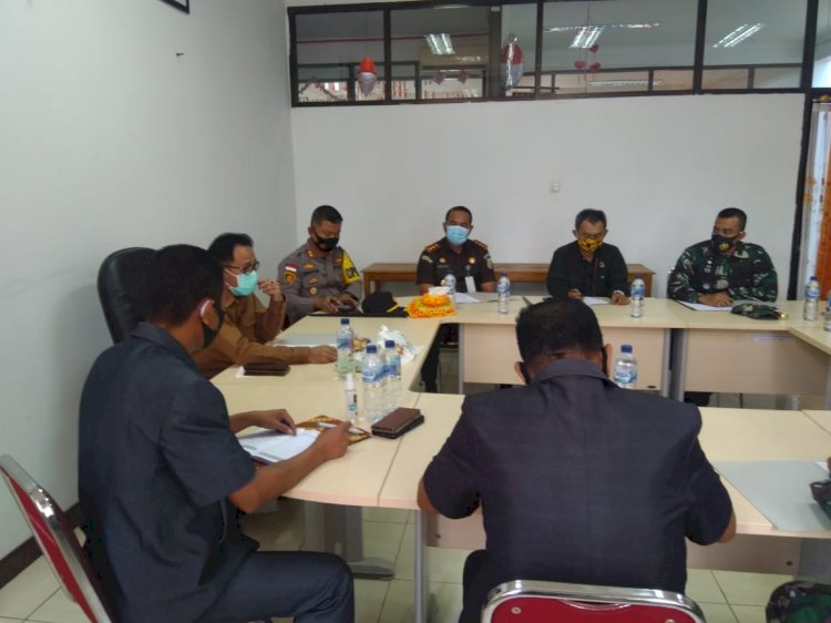 Kapolres Lembata Hadiri Rapat Forkopimda terkait Penanganan dan Pencegahan wabah Virus Corona (Covid-19) di Kab. Lembata.   