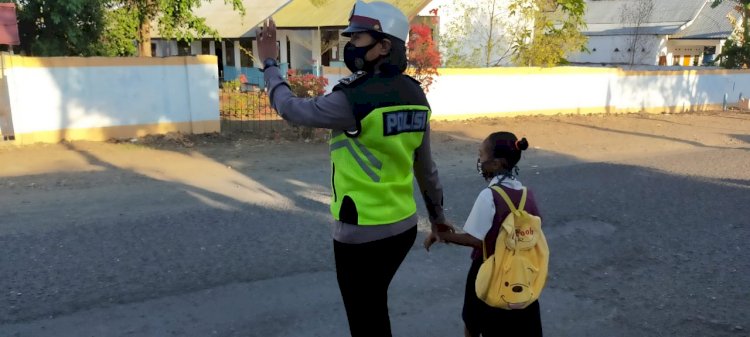 Sat Lantas Polres Lembata Rutin Gatur Lalin Pagi Hari Demi Pelayanan Kepada Masyarakat