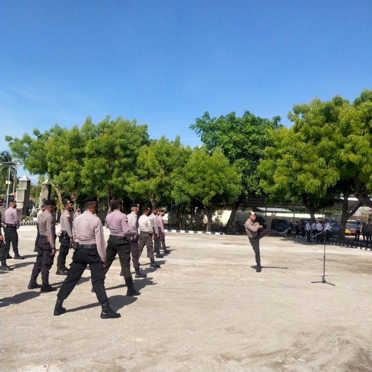 Tingkatkan Imunitas Dan Ketangkasan Personil Sat Sabhara Polres Lembata Lakukan Latihan Beladiri.