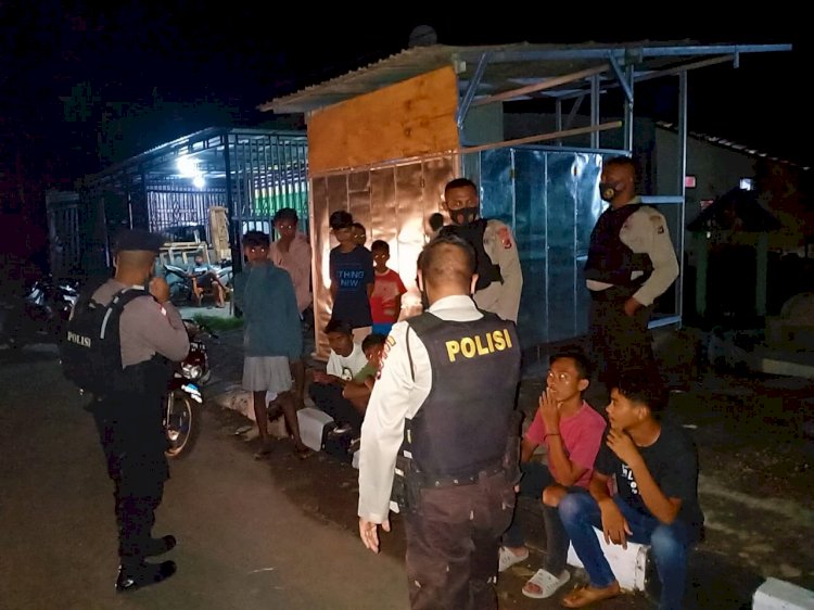 SATUAN SABHARA POLRES LEMBATA LAKSANAKAN PATROLI DIALOGIS MALAM HARI