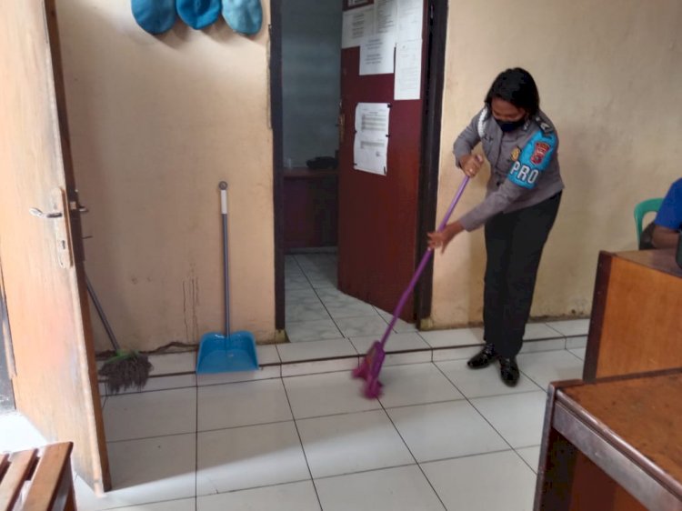 ANTISIPASI COVID-19 POLRES LEMBATA LAKUKAN GIAT BERSIH LINGKUNGAN