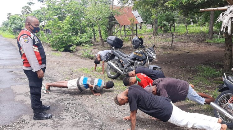 Bhabinkamtibmas Kec. Ile Ape Timur Tindak Remaja Yang Tidak Menggunakan Masker