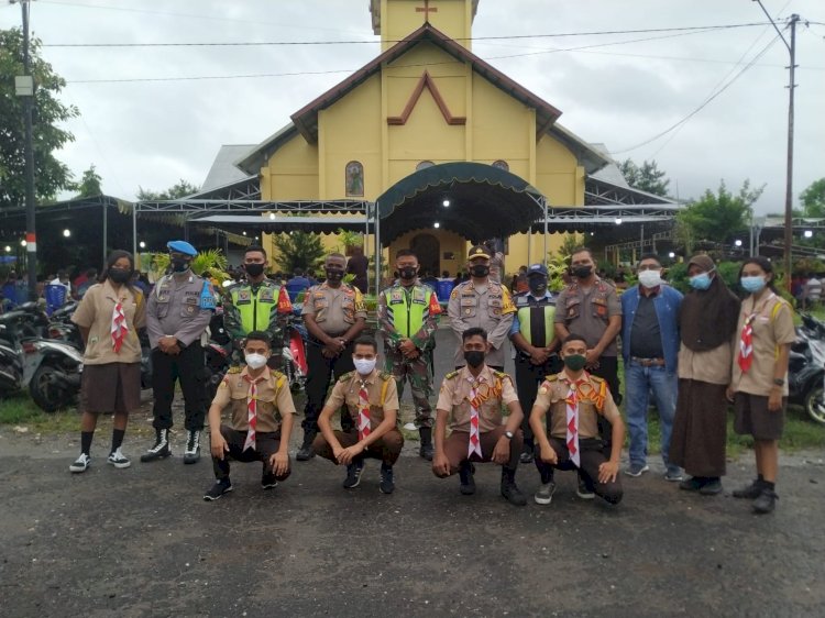KAPOLRES LEMBATA LAKUKAN PENGECEKAN PERSONIL DALAM PENGAMANAN IBADAH/KEBAKHTIAN DI GEREJA-GERAJA YANG BERADA DI KOTA LEWOLEBA